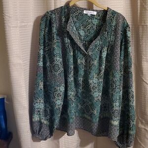 ROSE + OLIVE M Blouse  green and black  print